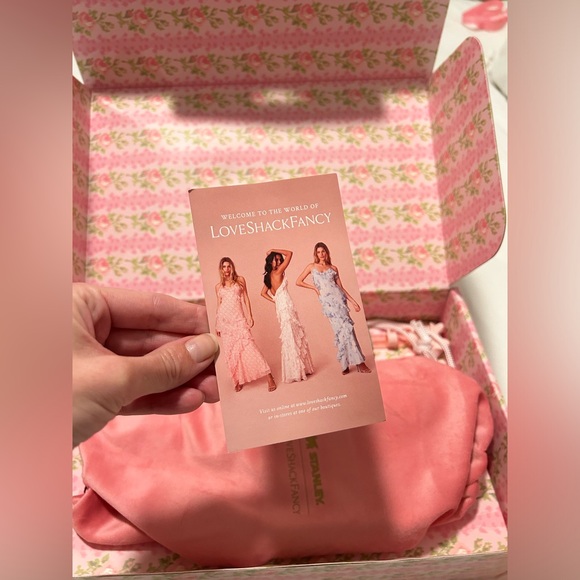 The Stanley x LoveShackFancy Quencher | 40 OZ - Blooming Heirloom - Picture 6 of 9